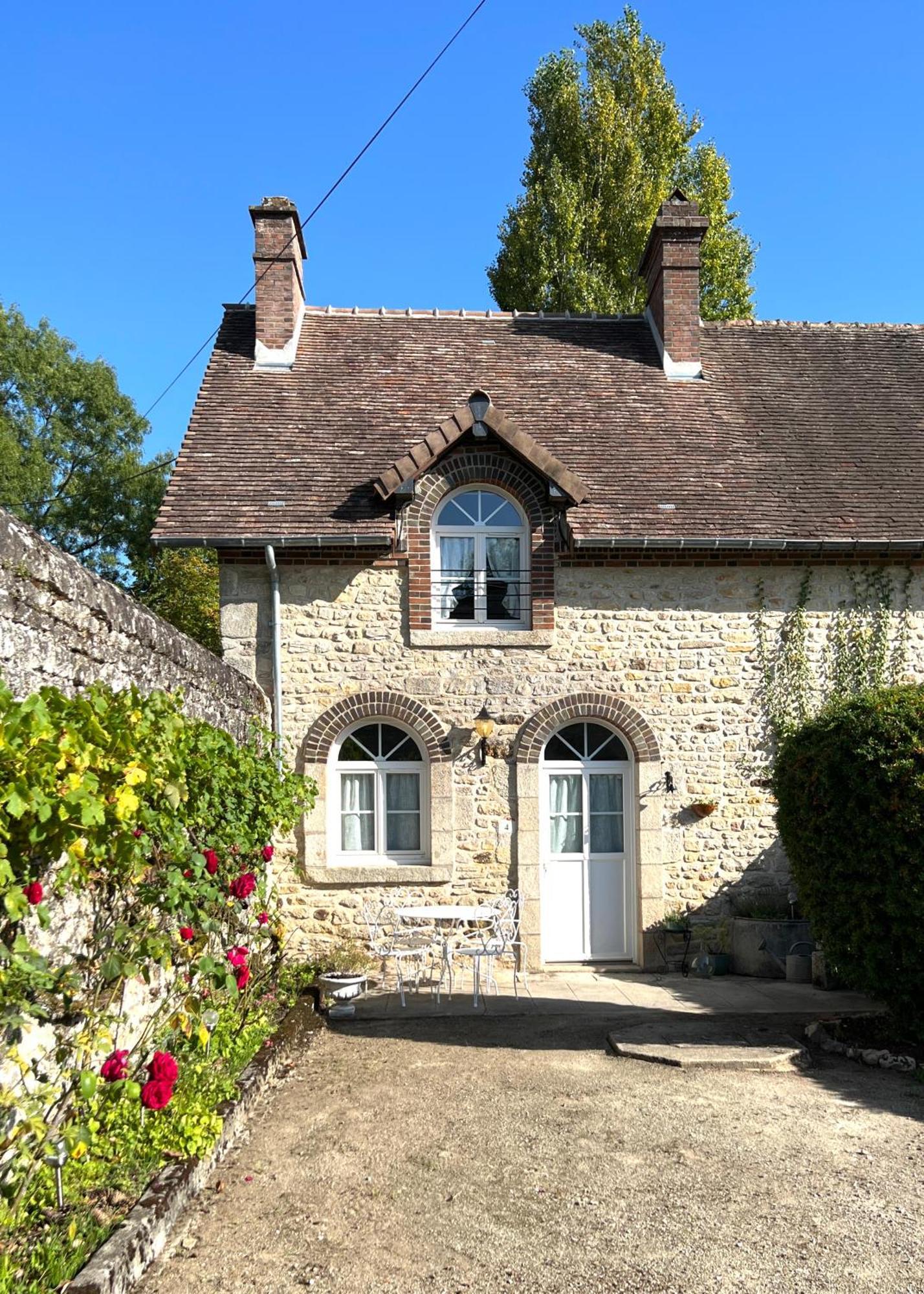Charmante Maisonette A Arconnay Exterior photo