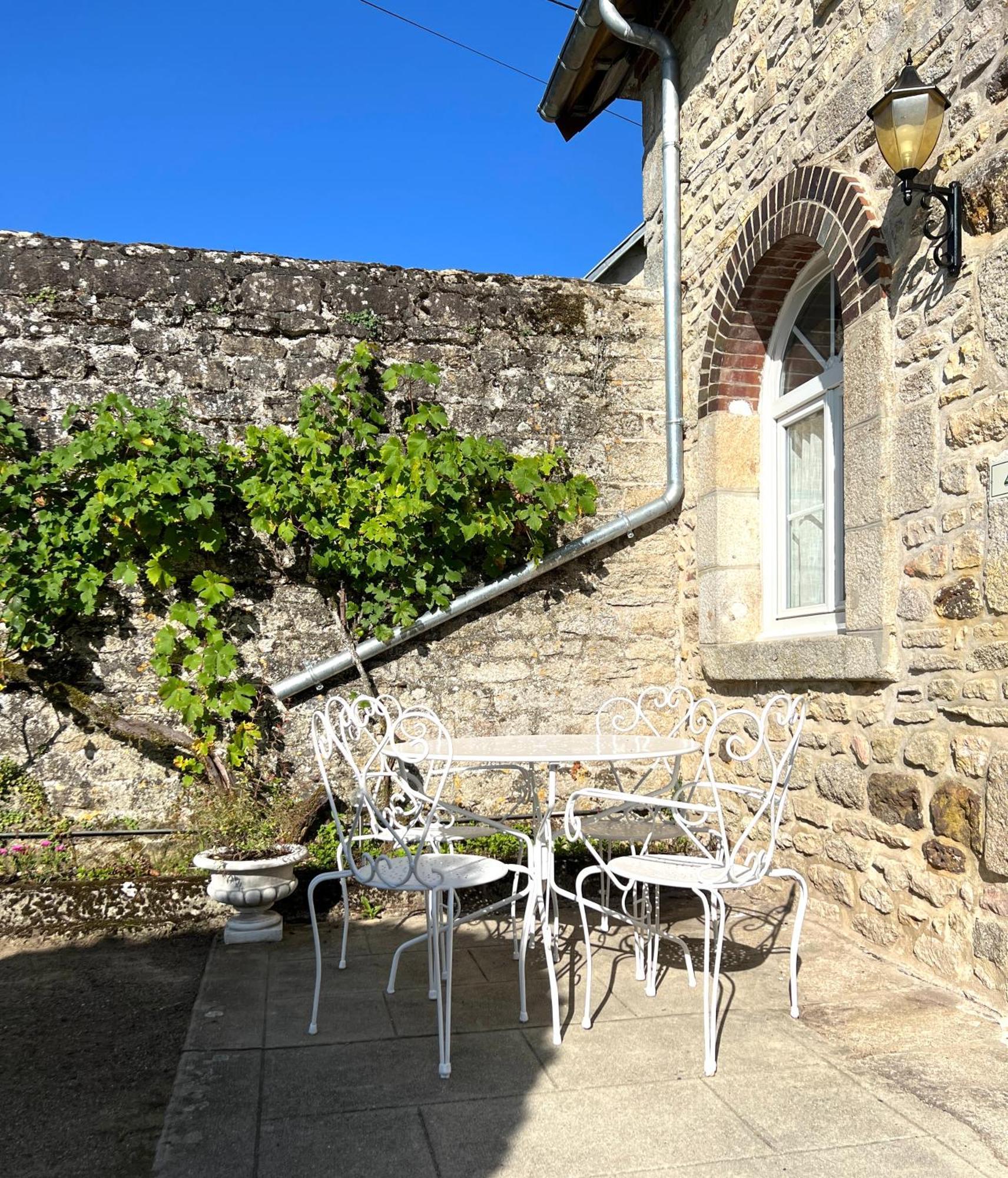 Charmante Maisonette A Arconnay Exterior photo